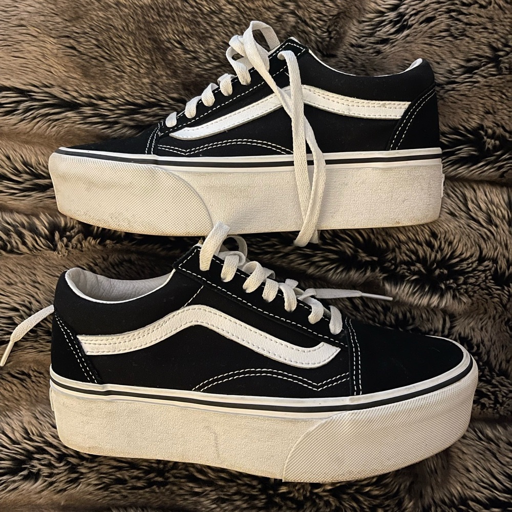 Vans Stackform Old Skool Women’s 7.5 black and white platform sneakers